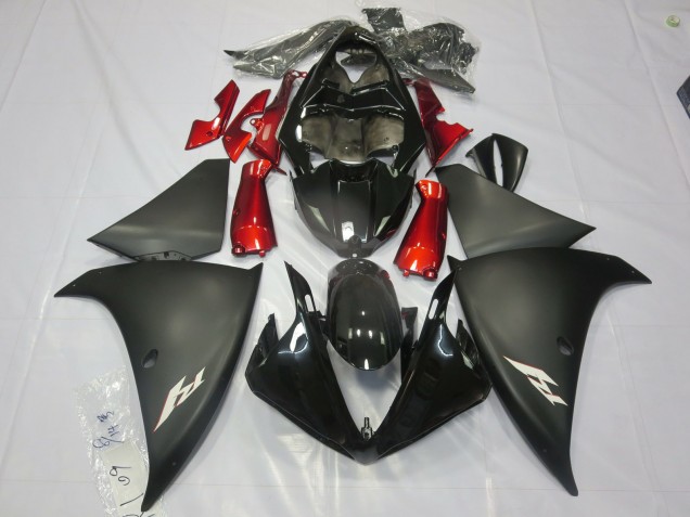 2012-2014 Negro Mate Rojo R1 Carenado